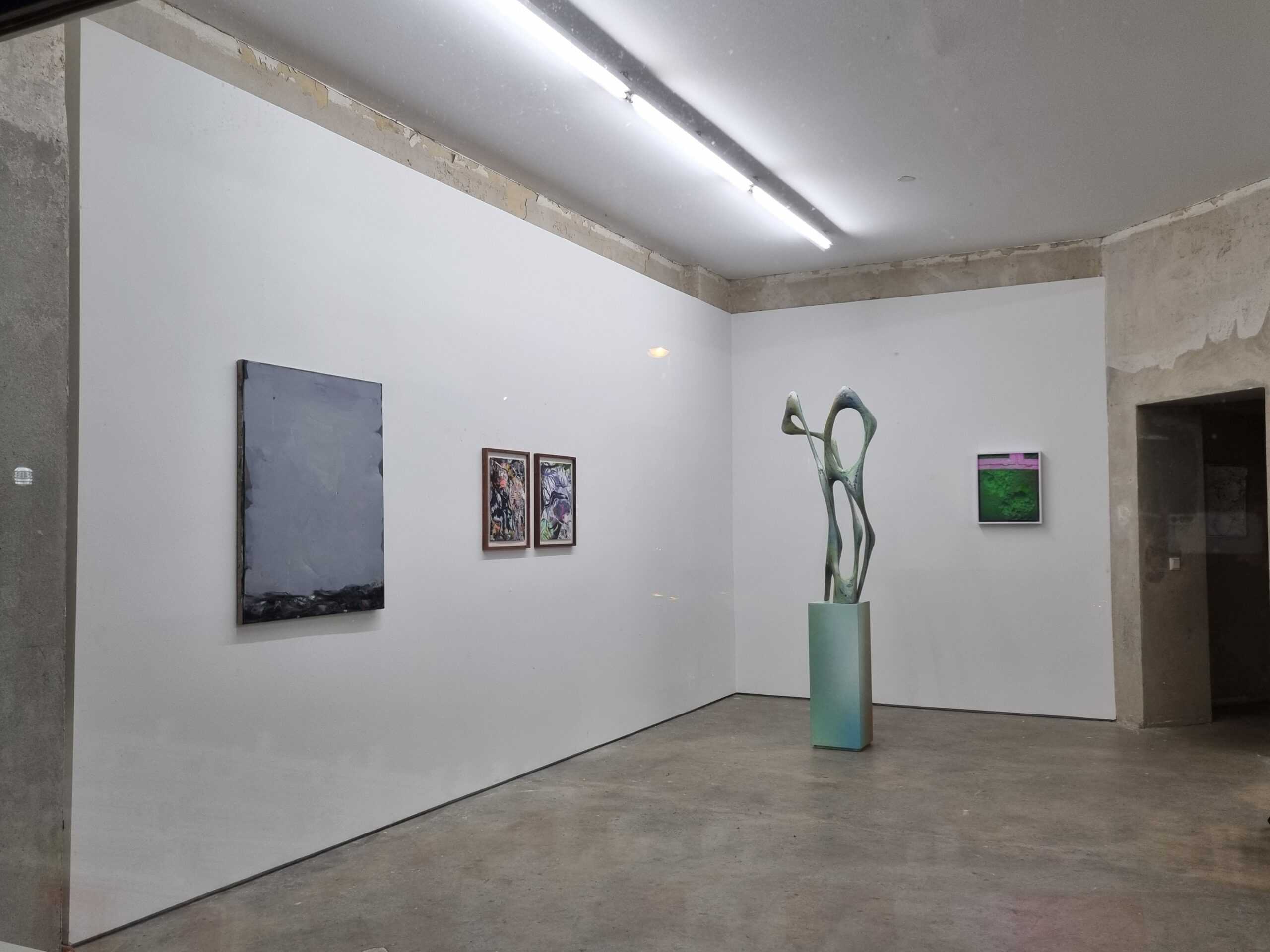 ONE_1-2_Showroom2080